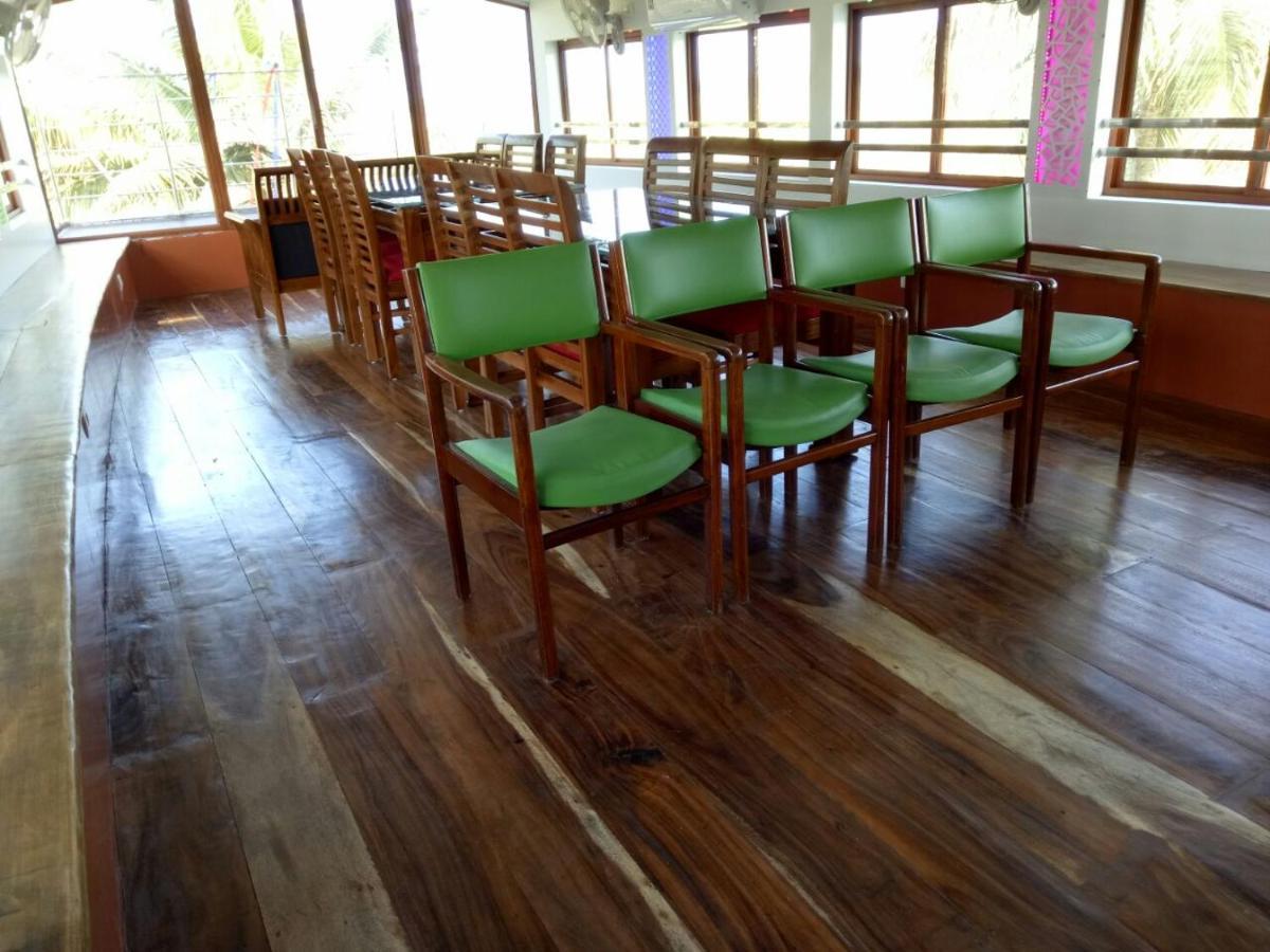 Hotel Marari Houseboat à Mararikulam Extérieur photo