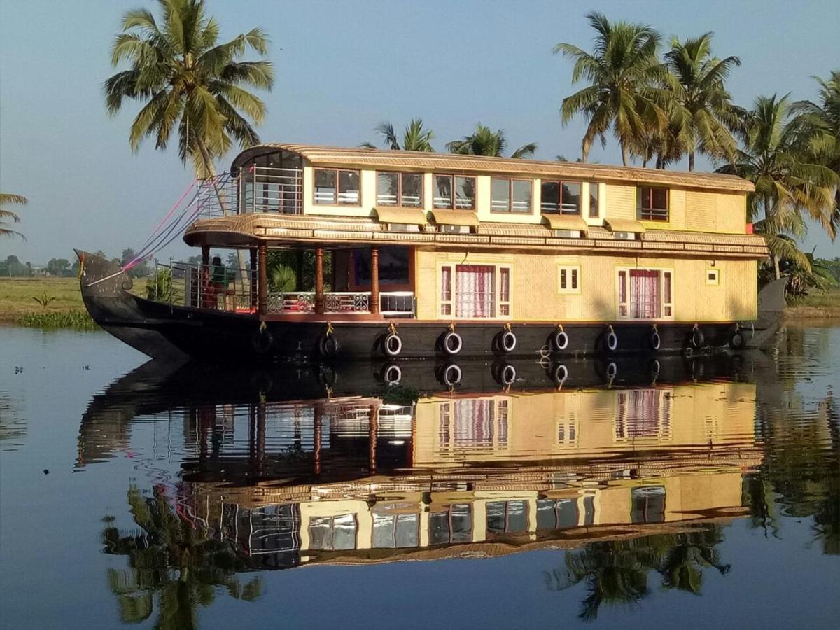 Hotel Marari Houseboat à Mararikulam Extérieur photo