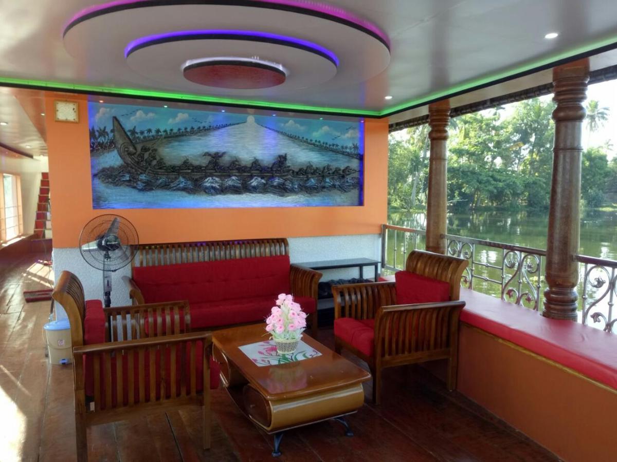 Hotel Marari Houseboat à Mararikulam Extérieur photo