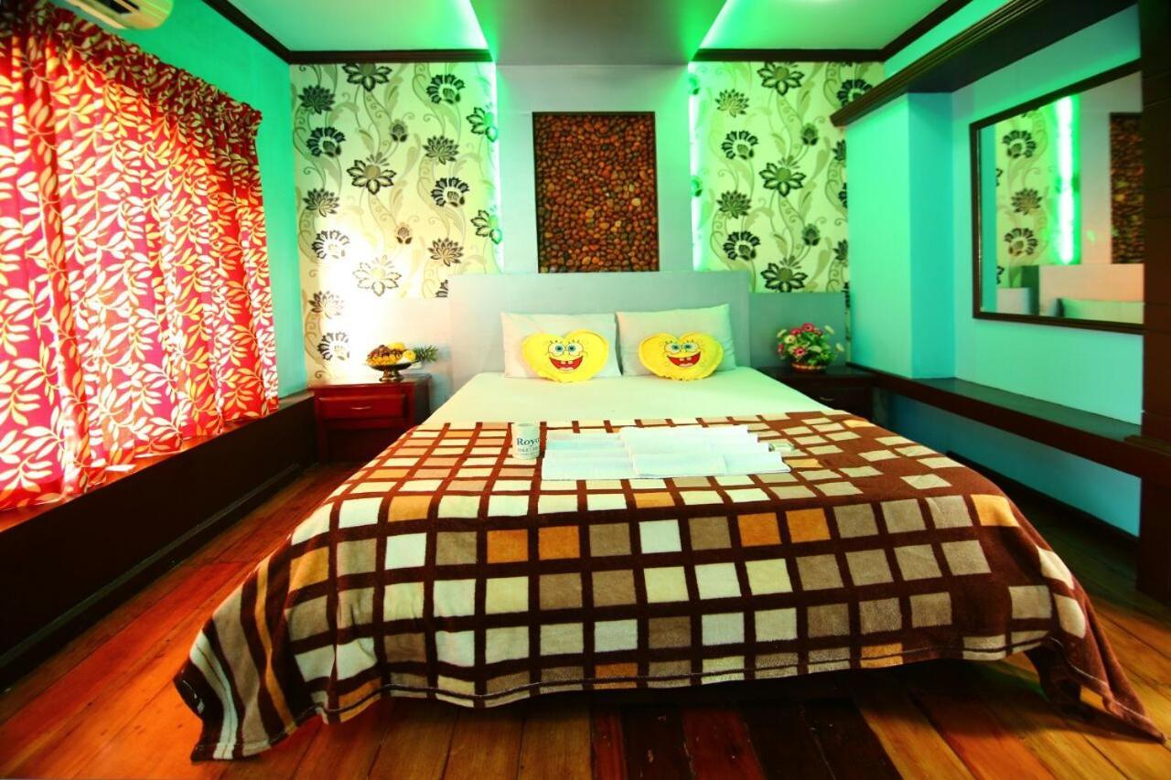 Hotel Marari Houseboat à Mararikulam Extérieur photo