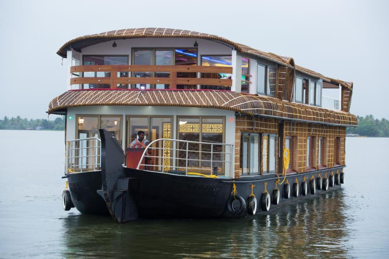 Hotel Marari Houseboat à Mararikulam Extérieur photo
