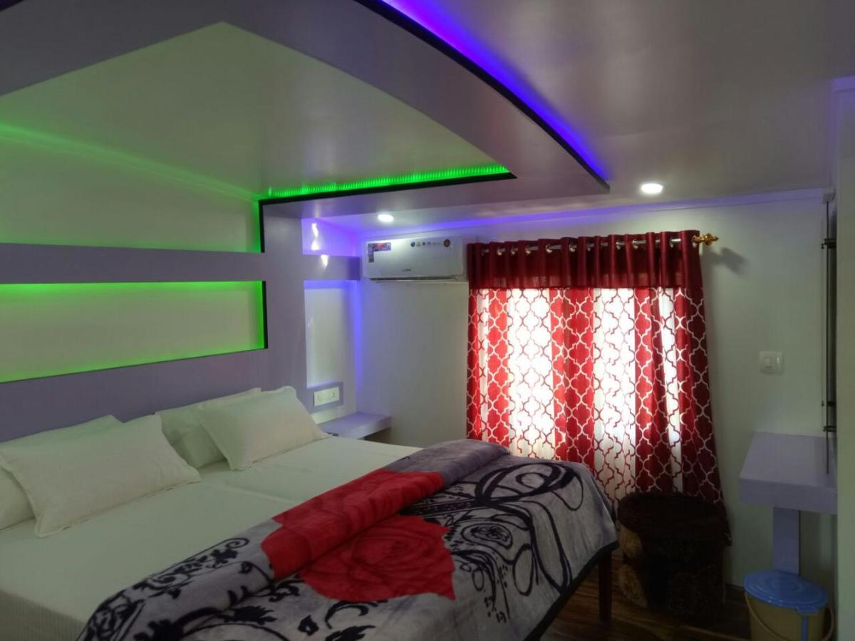 Hotel Marari Houseboat à Mararikulam Extérieur photo