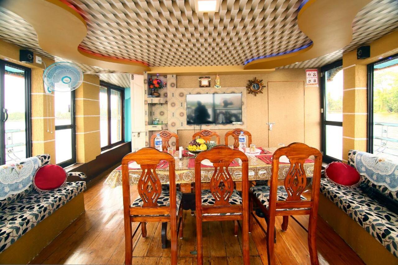 Hotel Marari Houseboat à Mararikulam Extérieur photo
