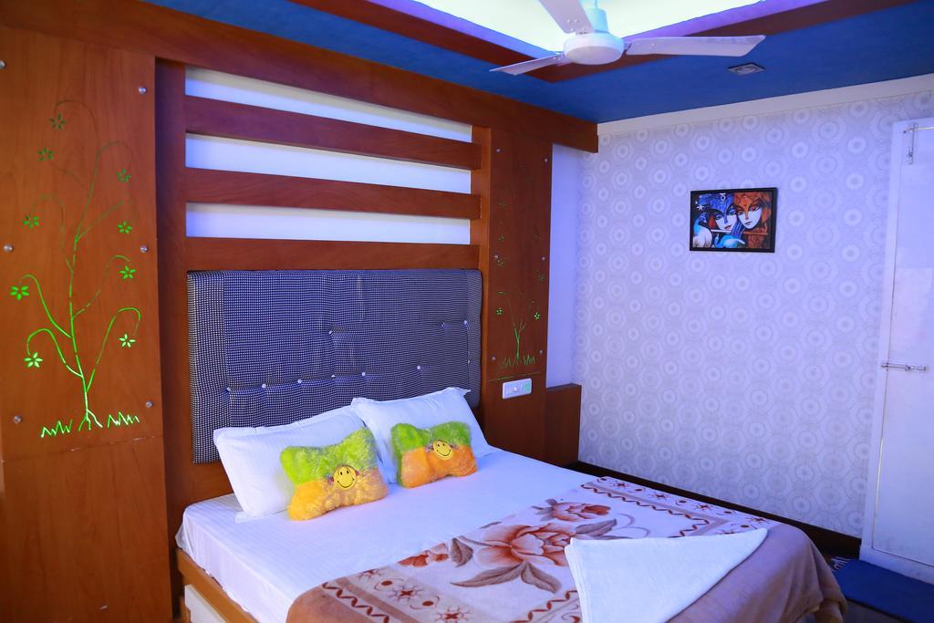 Hotel Marari Houseboat à Mararikulam Extérieur photo