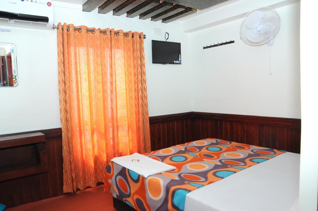Hotel Marari Houseboat à Mararikulam Chambre photo